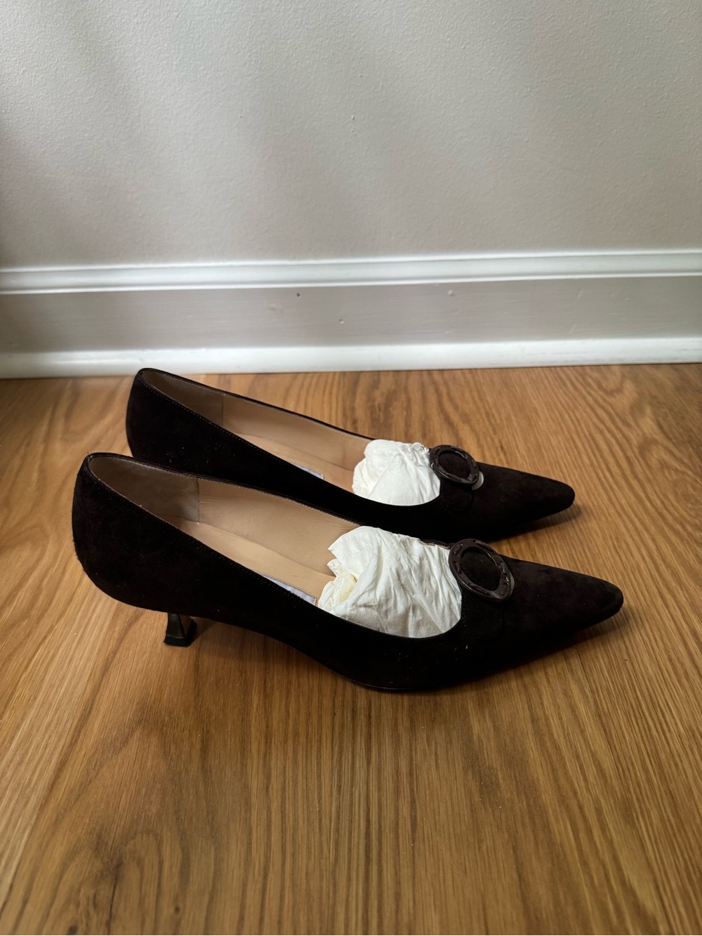 Manolo Blahnik Brown Suede Circle Buckle Pumps Rare, EU 39.5 US 9.5 Heels - Picture 8 of 11
